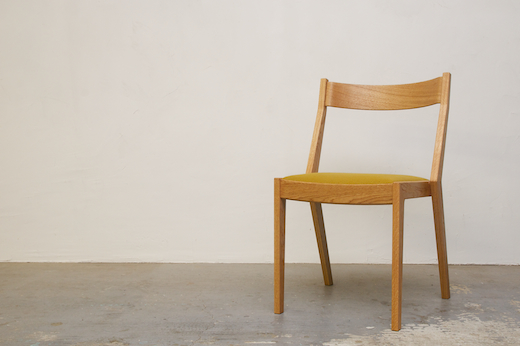 座り心地が良くてシンプルな木の椅子   無垢材家具で温かいやすらぎの