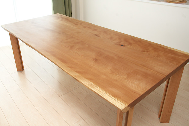 サクラの代用材として使われるカバ材、実はとっても魅力ある木材なんですよ。【No.1574】 | 無垢材家具で温かいやすらぎのある生活を  家具屋で働く双子のブログ