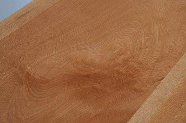 サクラの代用材として使われるカバ材、実はとっても魅力ある木材なんですよ。【No.1574】 | 無垢材家具で温かいやすらぎのある生活を  家具屋で働く双子のブログ