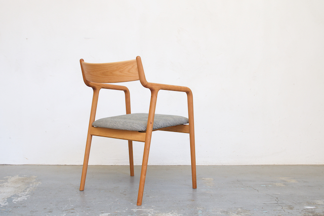 人気が高い宮崎椅子製作所のpepeチェア No 23 無垢材家具で温かいやすらぎのある生活を 家具屋で働く双子のブログ
