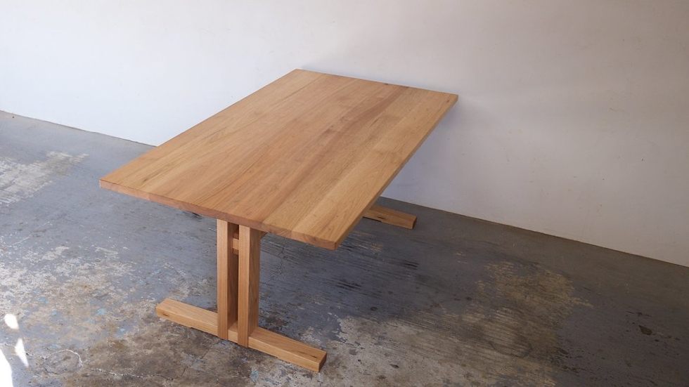 クルミ材ダイニングテーブル（2本脚） | 無垢家具・オーダー家具の店 ソリウッド・クラフィス