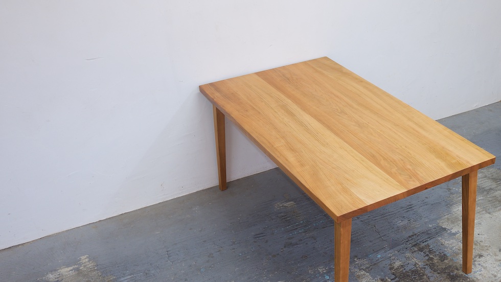 国産材を使ったダイニングテーブルを作りました | 無垢材家具で温かい 